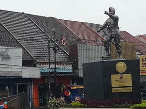 Dibuat Ulang, Patung Kapten Muslihat Kini Berdiri di Jembatan Merah Bogor