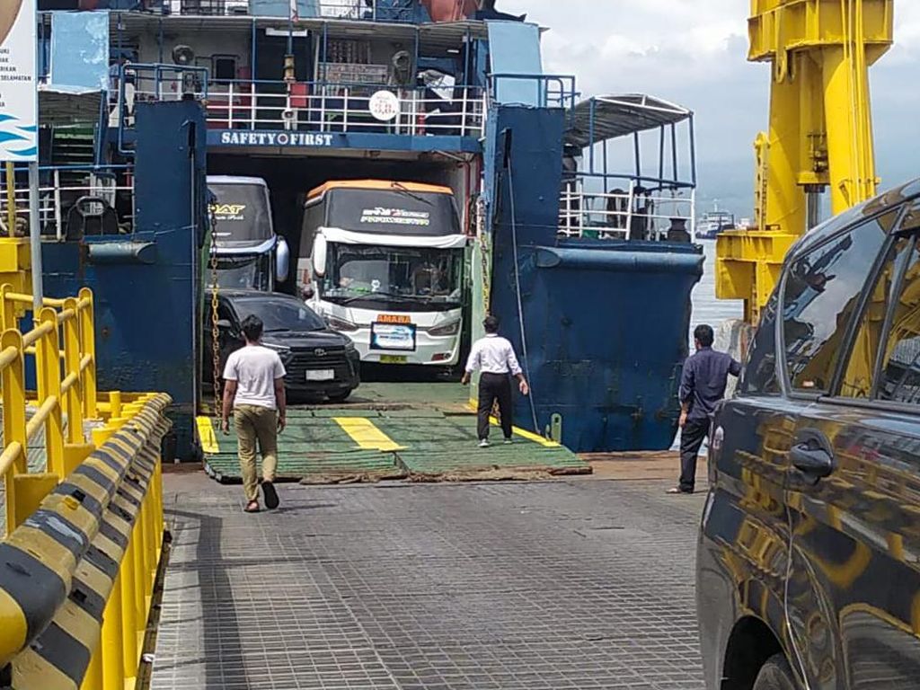 Kendaraan Masuk Bali Membeludak, Ketapang-Gilimanuk Tambah 4 Kapal Kendaraan Masuk Bali Membeludak, Ketapang-Gilimanuk Tambah 4 Kapal