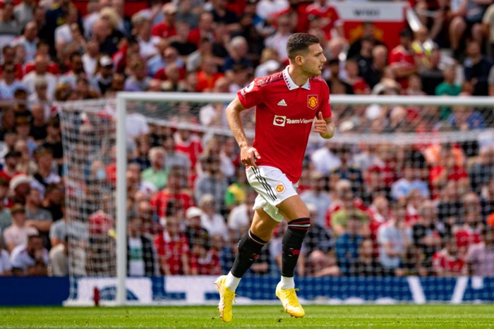 SYDNEY, AUSTRALIA - NOVEMBER 23: Anthony Gordon of Everton chases the ball during the Sydney Super Cup match between Everton and the Western Sydney Wanderers at CommBank Stadium on November 23, 2022 in Sydney, Australia. (Photo by Steve Christo - Corbis/Corbis via Getty Images)