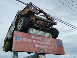 Cerita Warga Sering Temukan Sesajen di Monumen Mobil Kijang Kulon Progo Cerita Warga Sering Temukan Sesajen di Monumen Mobil Kijang Kulon Progo