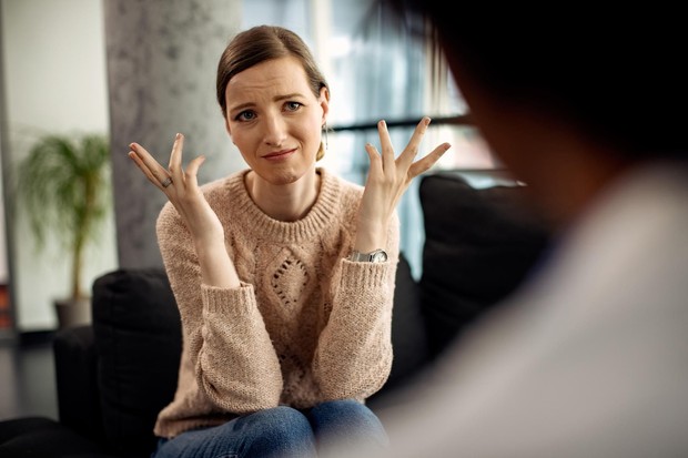 Perempuan yang Mengungkapkan Pendapat Kerap Dianggap Sebagai Bentuk Sikap Pembangkangan dan Memiliki Pendapat yang Emosional atau Tidak Rasional.