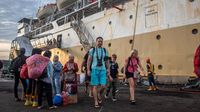 KM Kelimutu Evakuasi Wisman Terjebak Cuaca Ekstrem di Karimunjawa