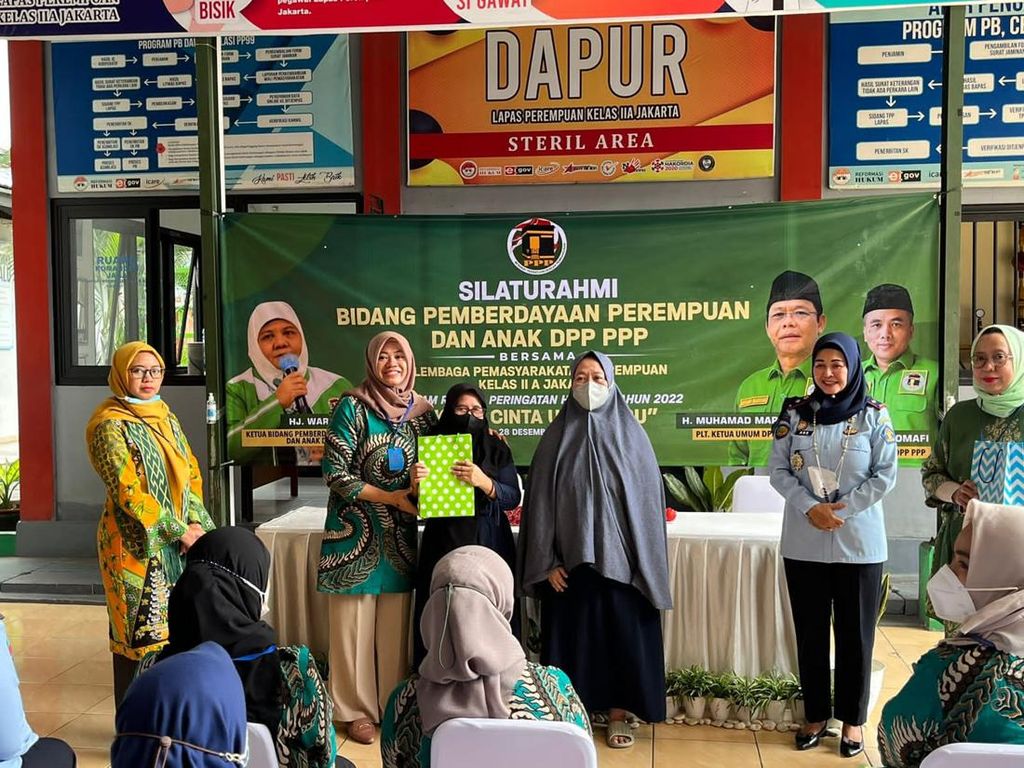 PPP Berikan Tali Kasih ke Warga Binaan Lapas Perempuan PPP Berikan Tali Kasih ke Warga Binaan Lapas Perempuan