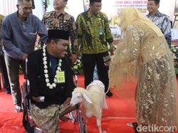 Ketulusan Pria Jombang Nikahi Pujaan Hati dengan Maskawin Seekor Kambing