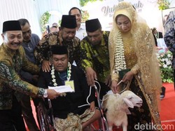 Cerita Kesederhanaan Pria Jombang Nikah dengan Maskawin Seekor Kambing