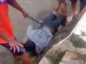 Jatim Sepekan: Wanita Open BO Dicekik-Ibu Diseret dan Diperkosa Saat Mandi Jatim Sepekan: Wanita Open BO Dicekik-Ibu Diseret dan Diperkosa Saat Mandi