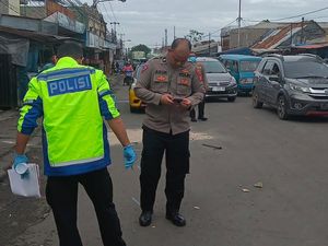 Remaja Bonceng 3 Naik Motor Tergelincir di Bogor, 1 Tewas Terlindas Truk Remaja Bonceng 3 Naik Motor Tergelincir di Bogor, 1 Tewas Terlindas Truk