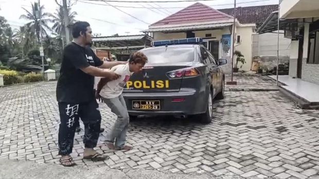 Pelaku St alias Dedet (19), Setubuhi Ibu dan Adiknya warga Kecamatan Katibung, Lampung Selatan, Lampung.