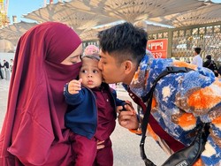 Anak Lesti dan Rizky Billar Ultah Pertama saat Umrah, Doa Terbaik Dipanjatkan