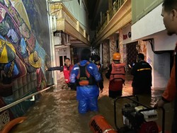 Sungai Jompo Meluap, Rumah Bupati Jember Terendam Banjir