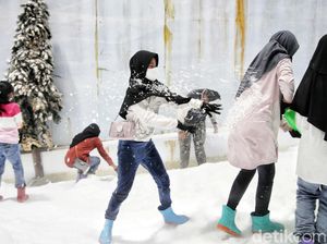 Asyik Main Salju di Bekasi, Lagi Promo Rp 247.500 di Trans Snow World