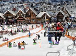 Serunya Bermain Salju di Trans Snow World Bekasi