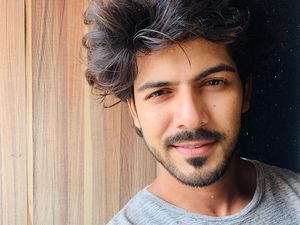 Keluarga Membela Sheezan Khan dari Tudingan Penyebab Tunisha Sharma Bunuh Diri Keluarga Membela Sheezan Khan dari Tudingan Penyebab Tunisha Sharma Bunuh Diri
