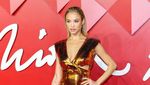 Foto: Pesona Model Top Pacar Baru Kylian Mbappe