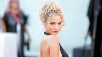 Foto: Pesona Model Top Pacar Baru Kylian Mbappe