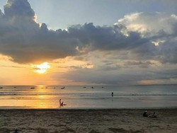 6 Pantai Buat Menikmati Sunset Akhir Tahun di Kuta-Cemagi