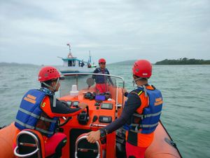 Hari ke-5 Pencarian Perahu di Kalsel Dihantam Ombak, 1 Nelayan Masih Hilang Hari ke-5 Pencarian Perahu di Kalsel Dihantam Ombak, 1 Nelayan Masih Hilang