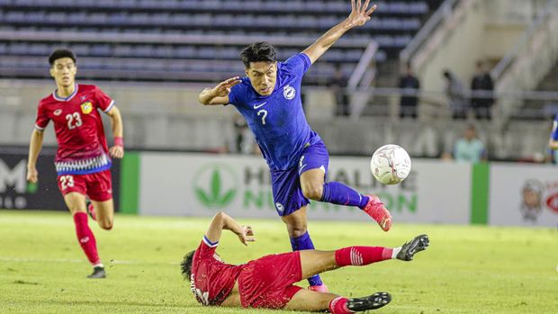 Timnas Laos melawan Timnas Singapura pada pertandingan Grup B Piala AFF 2022 di Stadion New Laos, Vientiane, Laos, Selasa (27/12). (www.affmitsubishielectriccup.com)