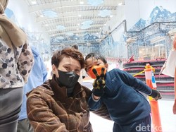 Traveler Senang Libur Nataru Bisa Merasakan Salju di Bekasi