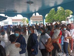 Antrean Mengular! Begini Antusiasme Wisatawan Kunjungi Keraton Solo Antrean Mengular! Begini Antusiasme Wisatawan Kunjungi Keraton Solo