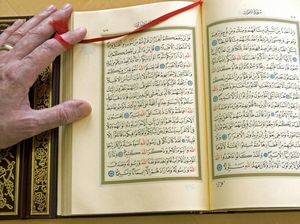 Surat Al-Mujadalah Ayat 11, Tingginya Derajat Orang yang Berilmu Surat Al-Mujadalah Ayat 11, Tingginya Derajat Orang yang Berilmu