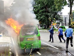 Angkot Bogor Terbakar di Dekat Markas Damkar, 1 Orang Terluka