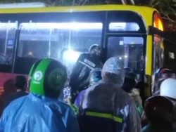 Teman Bus Makassar Tabrakan di Takalar, Sopir Diduga Meninggal saat Mengemudi