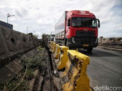 Pembatas Jembatan Marunda Miring dan Rawan Ambrol!
