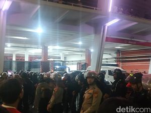 Usai Insiden Pelemparan, Kepulangan Bus Thailand Dijaga Ketat