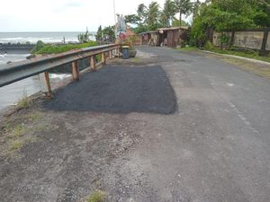 Warning! Turis Dilarang Parkir di Sepanjang Jalan Pantai Cemagi Warning! Turis Dilarang Parkir di Sepanjang Jalan Pantai Cemagi