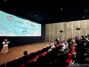Terinspirasi Perjuangan Bang Dzoel, Siswa di Banyuwangi Diajak Nobar Film Tegar Terinspirasi Perjuangan Bang Dzoel, Siswa di Banyuwangi Diajak Nobar Film Tegar