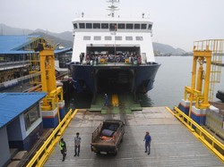 Sopir Truk Pelabuhan Merak Khawatir Cuaca Ekstrem Akhir Tahun