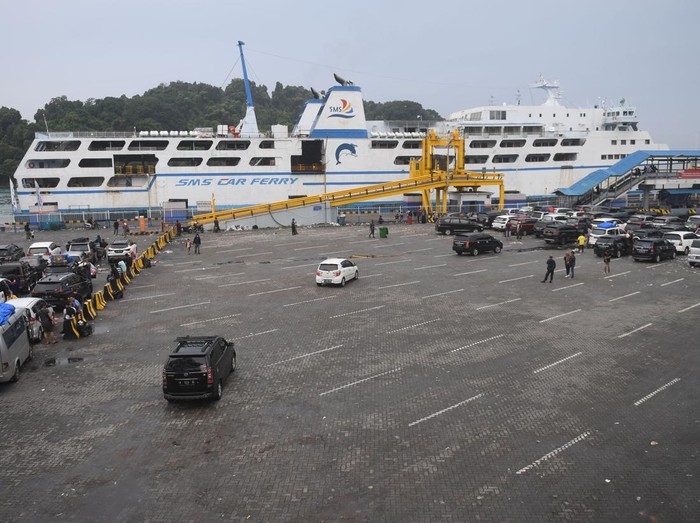 Lalu Lintas di Pelabuhan Merak Normal, Truk Sudah Berkurang