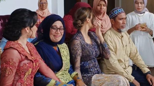 Indah Permatasari dan Ibunda Indah Permatasari dan Ibunda