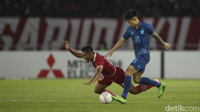 Indonesia Ditahan Imbang 10 Pemain Thailand Timnas Indonesia gagal mempertahankan tiga poin atas Thailand di Stadion Gelora Bung Karno, Jakarta, Kamis (29/12/2022). Sempat unggul dari titik putih, tim asuhan STY kecolongan di babak kedua meski bermain melawan 10 pemain Thailand.