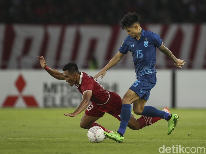 Timnas Indonesia gagal mempertahankan tiga poin atas Thailand di Stadion Gelora Bung Karno, Jakarta, Kamis (29/12/2022). Sempat unggul dari titik putih, tim asuhan STY kecolongan di babak kedua meski bermain melawan 10 pemain Thailand.