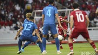 Indonesia mengandalkan serangan cepat dan berhasil menebar beberapa ancaman. Namun, buruknya penyelesaian akhir bikin Indonesia gagal mencetak gol di babak pertama.  