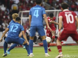 Indonesia mengandalkan serangan cepat dan berhasil menebar beberapa ancaman. Namun, buruknya penyelesaian akhir bikin Indonesia gagal mencetak gol di babak pertama.  