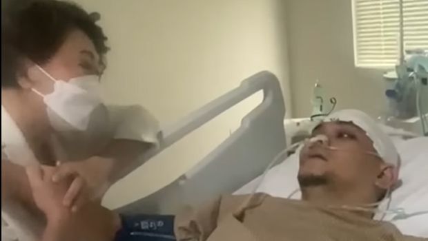Indra Bekti sudah siuman setelah mengalami pendarah otak dan menjalani dua kali operasi.