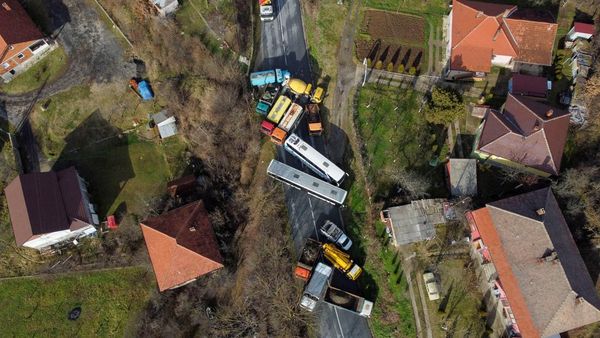 Kosovo-Serbia Menegang, Perbatasan Kedua Negara Diblokir