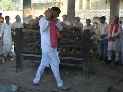 Suasana Kremasi Jenazah Tunisha Sharma, Keluarga Histeris-Ibunda Pingsan