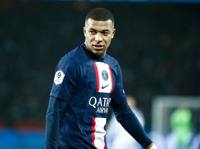 PARIS, FRANCE - DECEMBER 28: Kylian Mbappe #7 of Paris Saint-Germain looks on during the Ligue 1 match between Paris Saint-Germain and RC Strasbourg at Parc des Princes on December 28, 2022 in Paris, France. (Photo by Catherine Steenkeste/Getty Images)