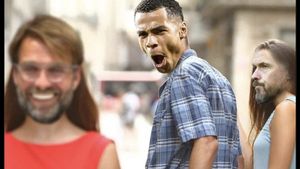 Meme Cody Gakpo ke Liverpool: MU Habis Diledek, Chelsea Kena Senggol