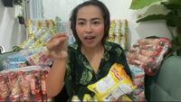 Doyan Steak hingga Lumpia, Mpok Alpa Hobi Cicip Berbagai Makanan
