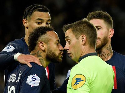Neymar From Hero to Zero: Bikin Assist Cantik lalu Dikartu Merah!