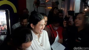 Senyum Lebar Nikita Mirzani Keluar dari Rutan
