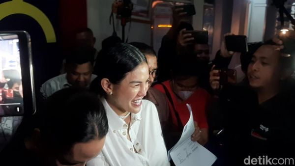 Senyum Lebar Nikita Mirzani Keluar dari Rutan