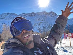 Asik Liburan Main Ski, Pogba Dicap Beban Juventus!