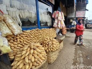 Pilu Pedagang Ubi Cilembu Sumedang Imbas Dibukanya Tol Cisumdawu Pilu Pedagang Ubi Cilembu Sumedang Imbas Dibukanya Tol Cisumdawu