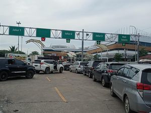 Cerita Penumpang Antre 3 Jam untuk Masuk Pelabuhan Merak Cerita Penumpang Antre 3 Jam untuk Masuk Pelabuhan Merak